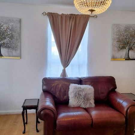 Beautiful 4 Bedroom Treasure Home Hemel Hempstead Esterno foto