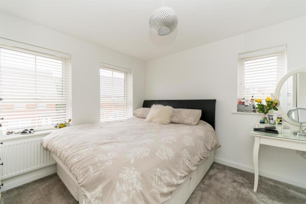 Beautiful 4 Bedroom Treasure Home Hemel Hempstead Esterno foto
