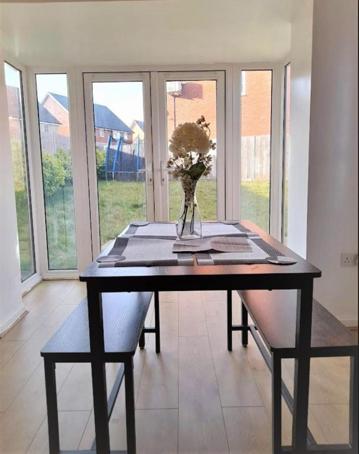 Beautiful 4 Bedroom Treasure Home Hemel Hempstead Esterno foto