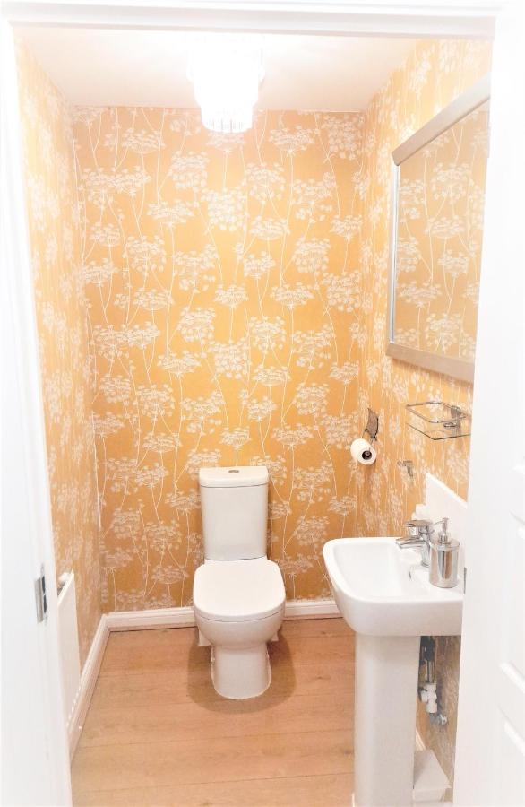Beautiful 4 Bedroom Treasure Home Hemel Hempstead Esterno foto