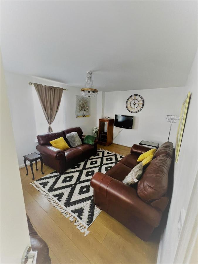 Beautiful 4 Bedroom Treasure Home Hemel Hempstead Esterno foto