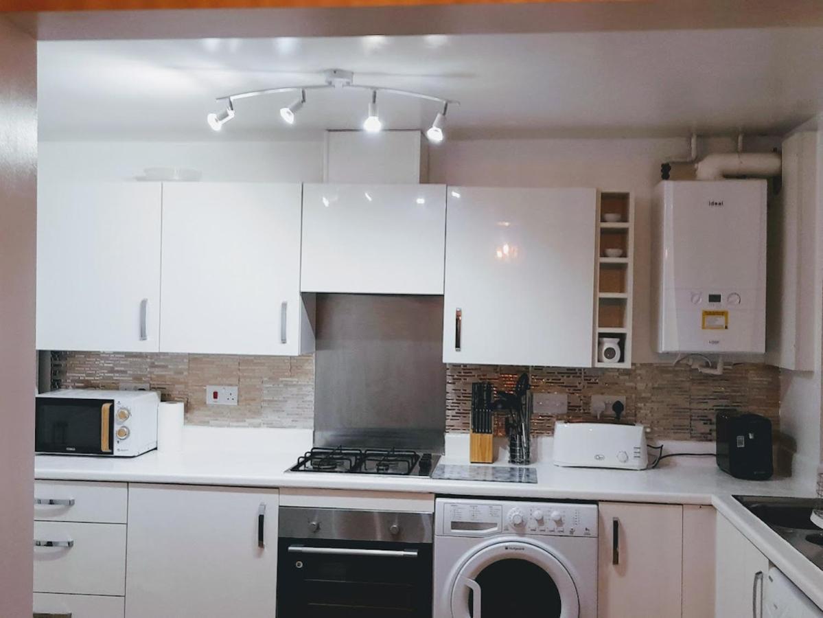 Beautiful 4 Bedroom Treasure Home Hemel Hempstead Esterno foto