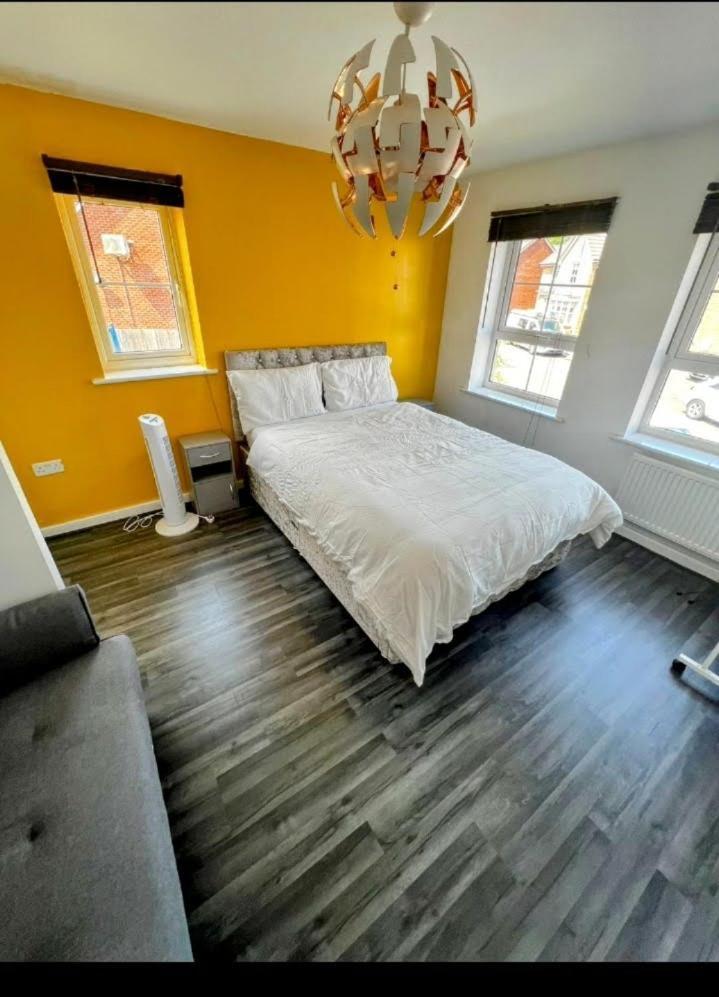 Beautiful 4 Bedroom Treasure Home Hemel Hempstead Esterno foto