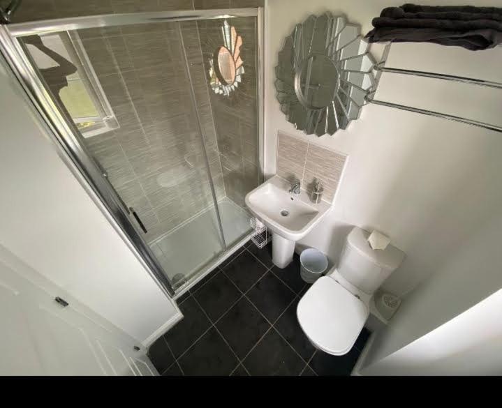 Beautiful 4 Bedroom Treasure Home Hemel Hempstead Esterno foto