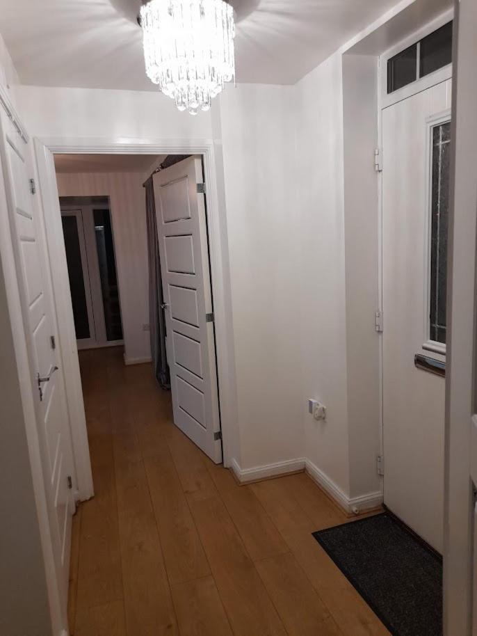 Beautiful 4 Bedroom Treasure Home Hemel Hempstead Esterno foto