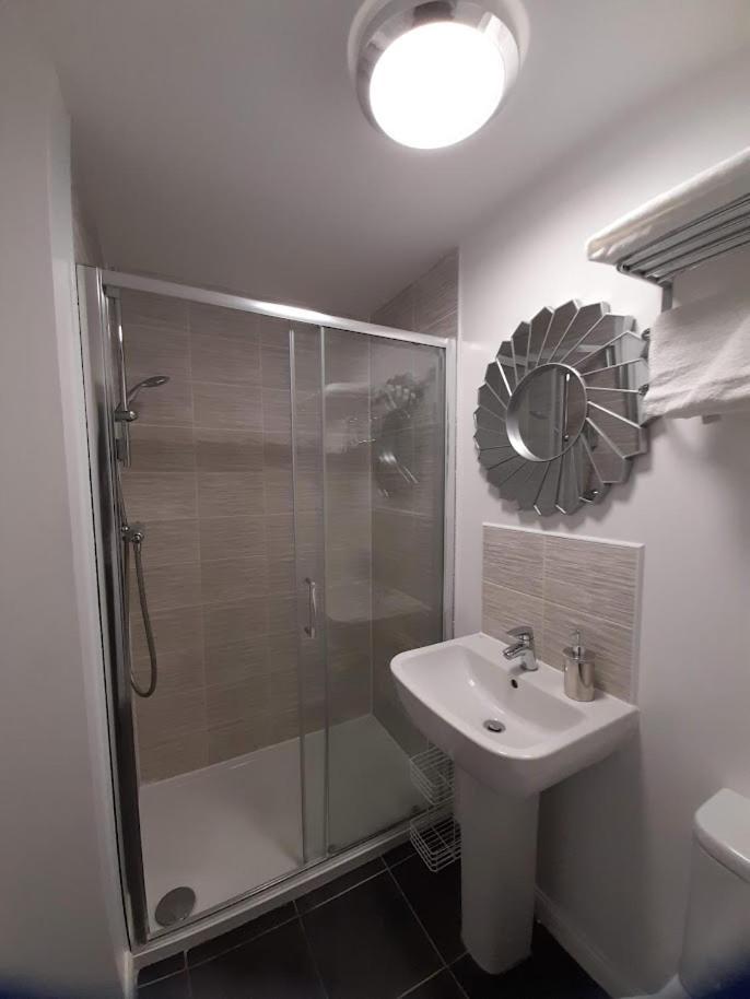 Beautiful 4 Bedroom Treasure Home Hemel Hempstead Esterno foto