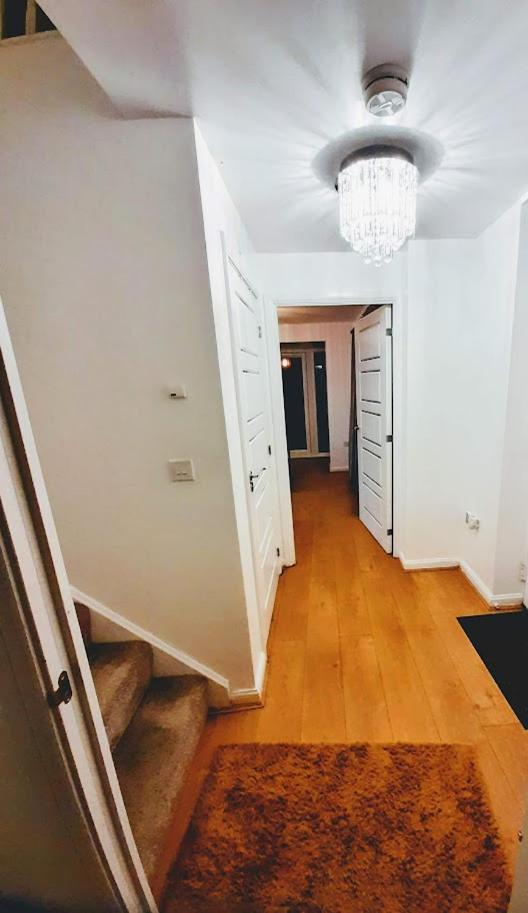Beautiful 4 Bedroom Treasure Home Hemel Hempstead Esterno foto
