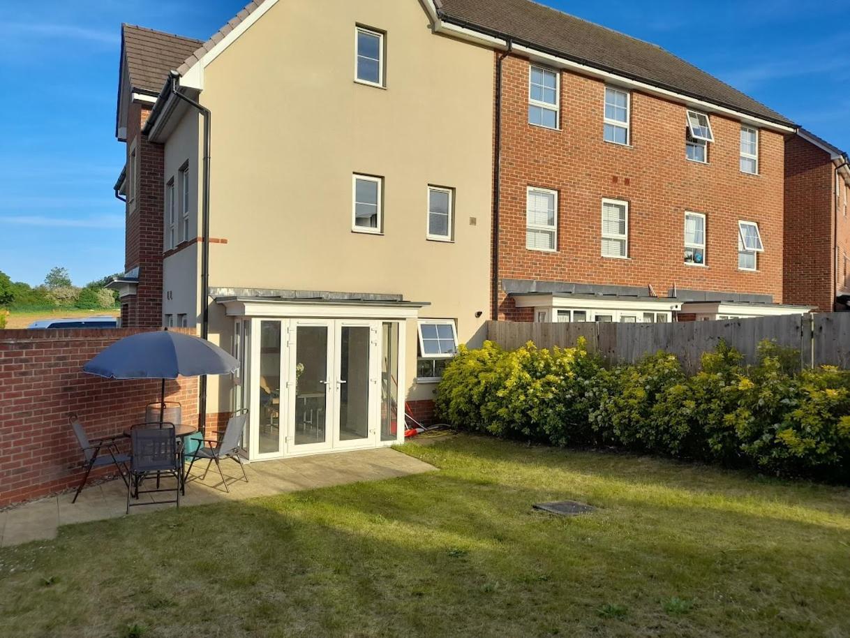 Beautiful 4 Bedroom Treasure Home Hemel Hempstead Esterno foto
