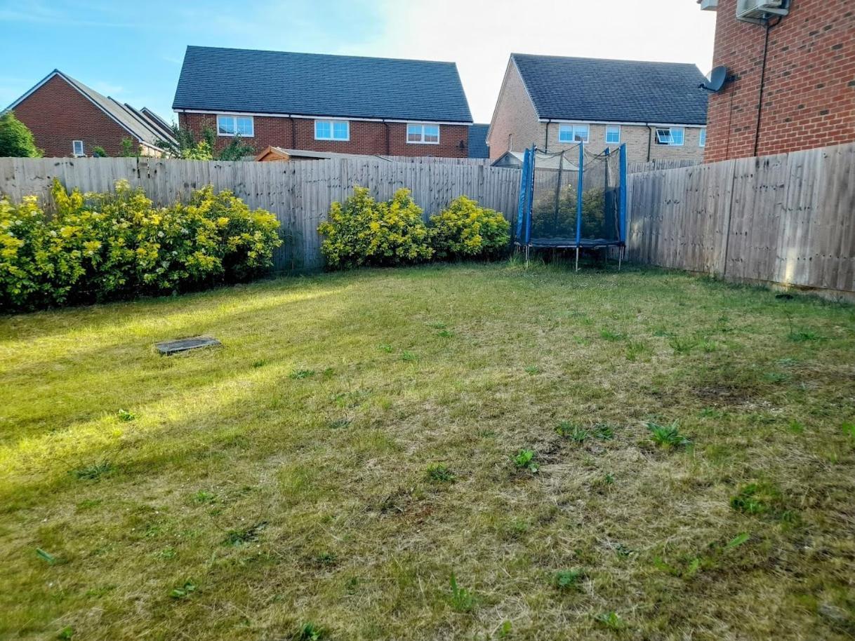Beautiful 4 Bedroom Treasure Home Hemel Hempstead Esterno foto